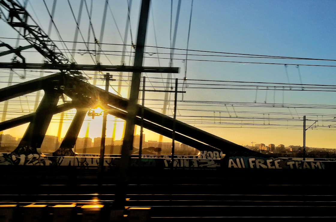 Fin de sueños en la ciudad Llegada en tren a la ciudad