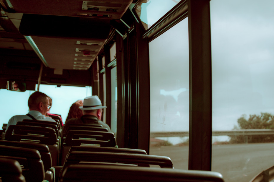 En la guagua en Tenerife Viajeros en una guagua en Tenerife